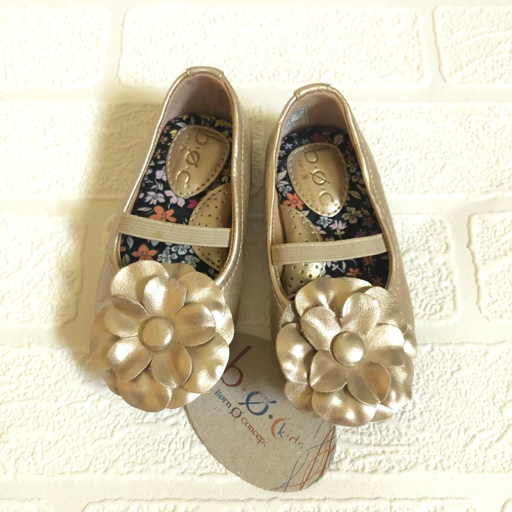 NWT BOC Born Leather Flower Flats
